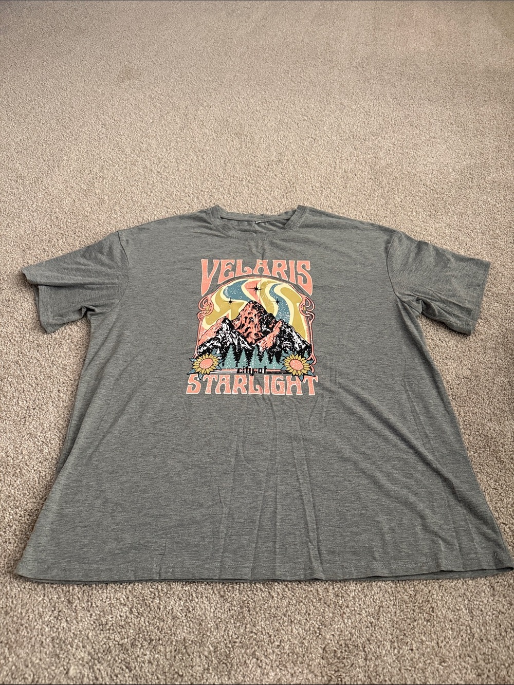 Gray 'Velaris Starlight' Mountain Graphic Tee